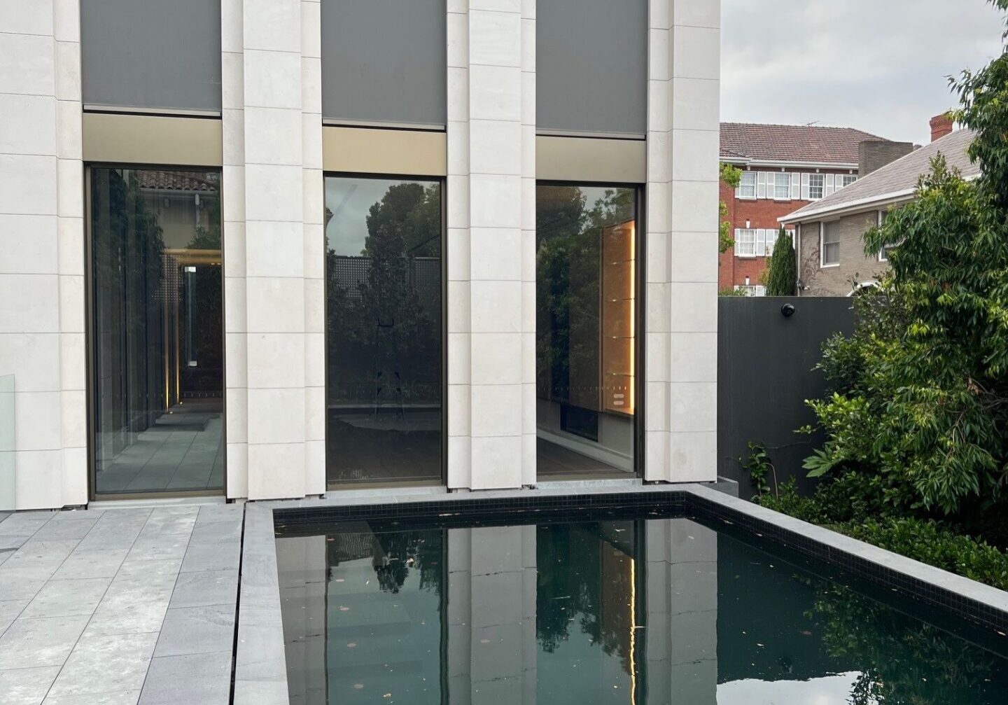 Contemporary garden in South Yarra